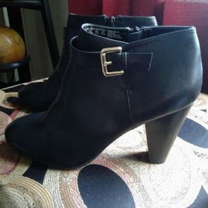 Jaclyn Smith Black Ankle Boot